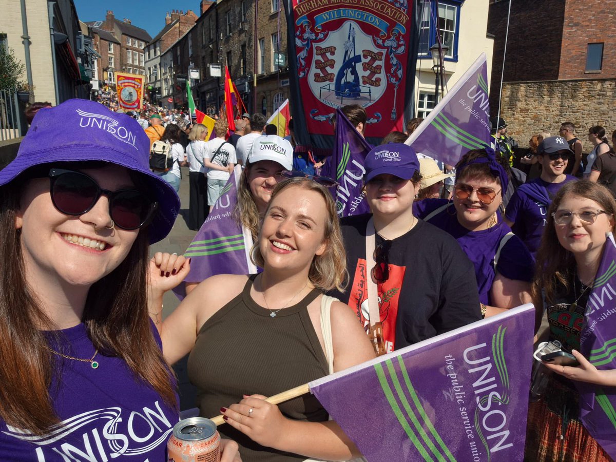 cchloebrooks's tweet image. Durham Miner’s Gala as always being one of the best days of the year - trade unionists coming together to celebrate our movement and its history is so special 💜