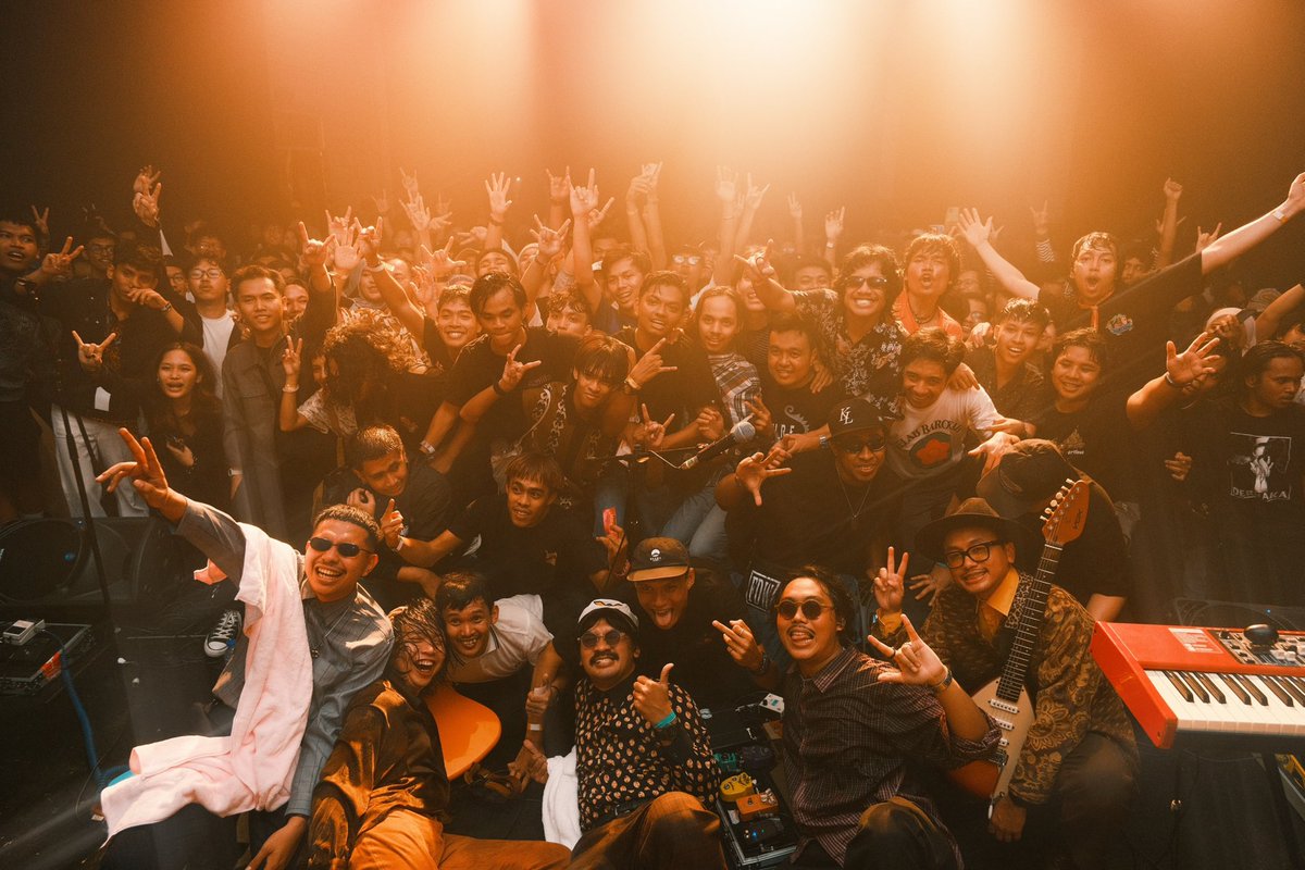 From the shores of West Java to the heart of KL, The Panturas bring their tidal wave of surfrock energy to our city With a sound soaked in Sundanese psychedelia and raw garage grit, they set the stage ablaze conjuring fuzz drenched riffs, hypnotic grooves, and pure coastal chaos.