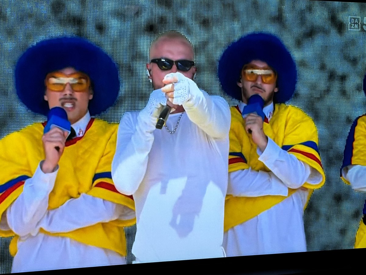 What a sack of old rancid dog shit  #cwcfinal