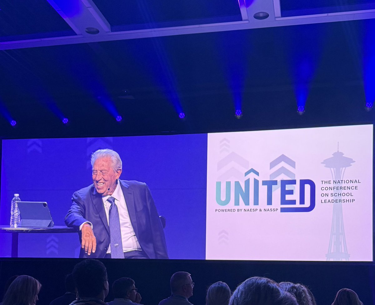 dabelt3's tweet image. Leadership rises with competence and good values. Powerful closing session with @TheJohnCMaxwell @NAESP #principalsUNITED