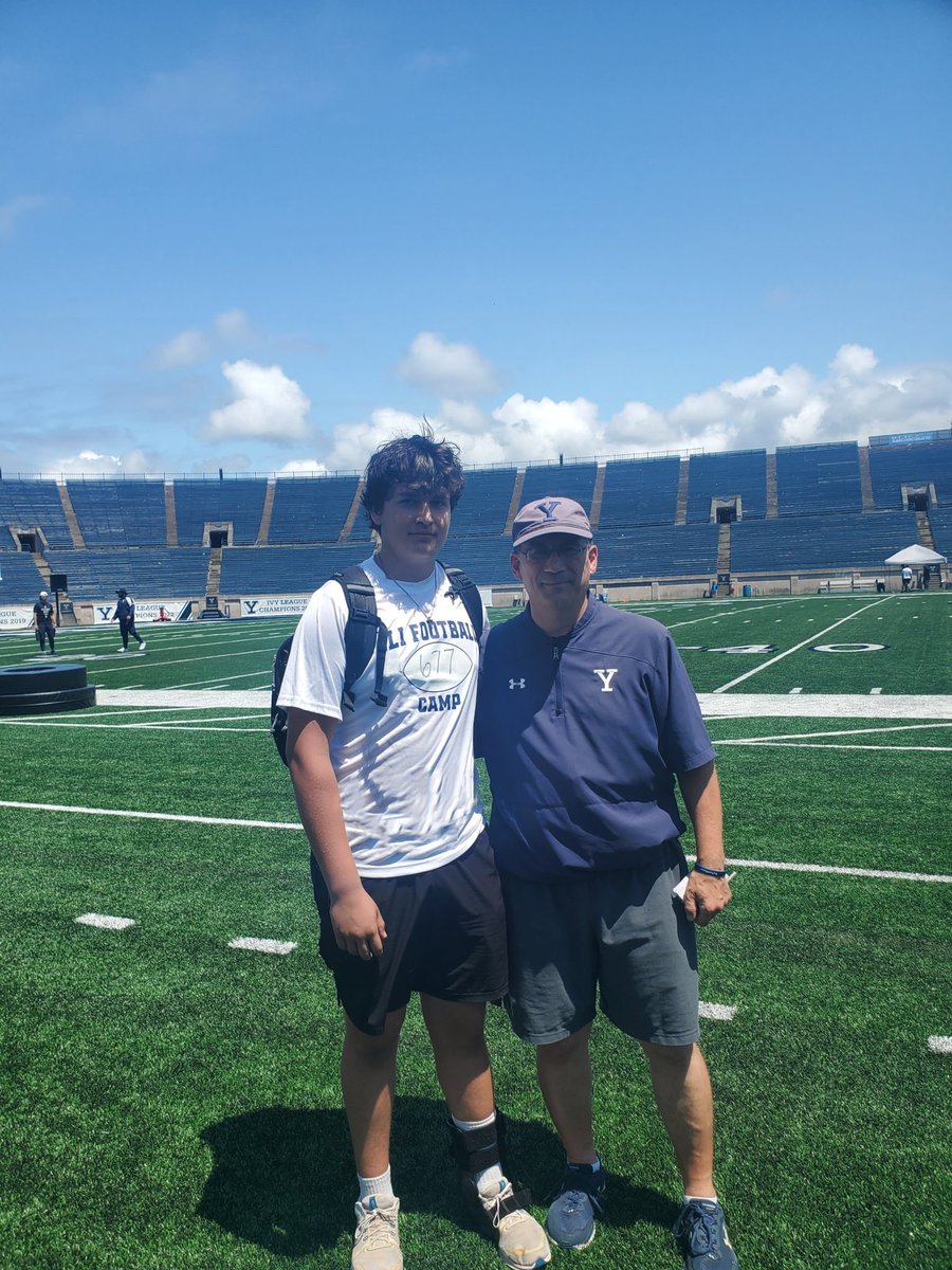 WilliamFieldss's tweet image. Had an awesome time at Yale today. It was great meeting @StevenVashel and the rest of the staff. I appreciate the staff allowing me to compete and helping me throughout the day. Im excited for whats ahead💪

@BillLiedy @DrStevenWright @CoachDrew__