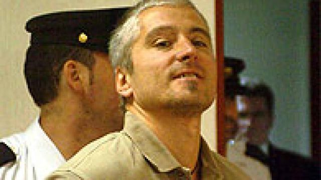 El Be Negre (@el_be_negre) on Twitter photo <a href="/FonsiLoaiza/">Fonsi Loaiza</a> Este fascista se llama Fco Javier Garcia Gaztelu. Hoy hace 28 años disparó en la nuca a un hombre arrodillado y con manos atadas. El hombre se llamaba Miguel Ángel Blanco, tenia 29 años y su tumba está en Galicia por los ataques que sufría en el País Vasco.
Ni olvido ni perdón. <a href="/FonsiLoaiza/">Fonsi Loaiza</a> Este fascista se llama Fco Javier Garcia Gaztelu. Hoy hace 28 años disparó en la nuca a un hombre arrodillado y con manos atadas. El hombre se llamaba Miguel Ángel Blanco, tenia 29 años y su tumba está en Galicia por los ataques que sufría en el País Vasco.
Ni olvido ni perdón.