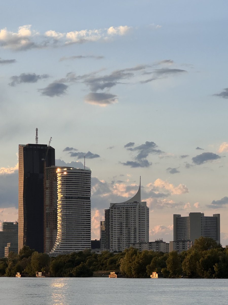 Dr. Kristin Brinker (@kristin_brinker) on Twitter photo Angekommen. Morgen früh startet unsere Klausurtagung in Wien. <a href="/AfDFraktionAGH/">Alternative Hauptstadtfraktion</a> Angekommen. Morgen früh startet unsere Klausurtagung in Wien. <a href="/AfDFraktionAGH/">Alternative Hauptstadtfraktion</a>
