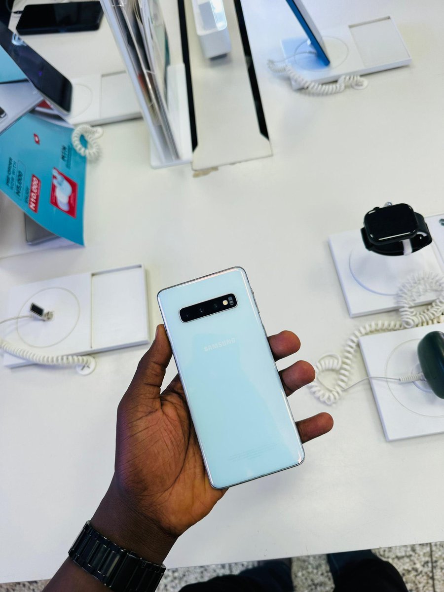 onepluggadgets's tweet photo. Samsung S10 128GB - 550,000UGX.

Additionally Phone Case &amp; Charger

Tel: +256776073198
Free Delivery Nationwide🇨🇩🇺🇬🇸🇸 https://t.co/vkjDxkt0aA