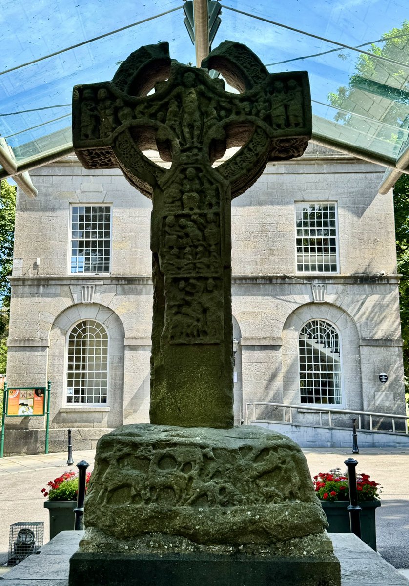 EleanorSully's tweet image. What a stunning example of a High Cross dating from the 10th century - Market Cross, Kells.
curiousireland.ie/the-market-cro…
Much more detail can be found at howardwilliamsblog.wordpress.com/2021/09/19/a-c…