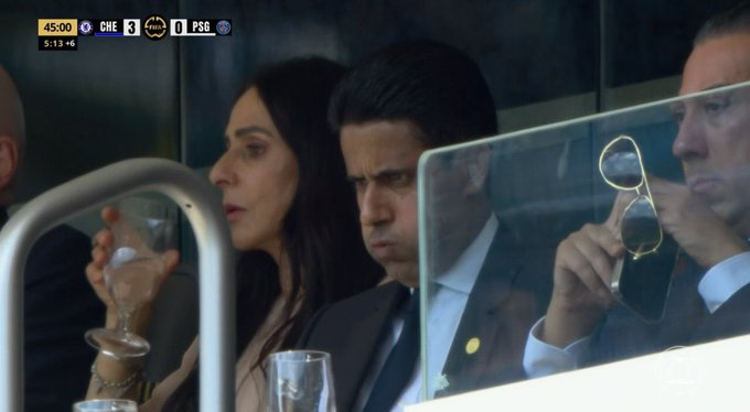 cabaislois's tweet photo. No tenía claro con quién ir hoy, el PSG está inflado con el gas catarí, pero también lo estuvo el Chelsea con el petróleo de Abramovich. Además, en el PSG está Achraf, un jugador que me encanta, pero viendo el jeto de Al Khelaifi en el descanso, lo tengo claro: #GoChelsea https://t.co/Nf8vqTaqHw