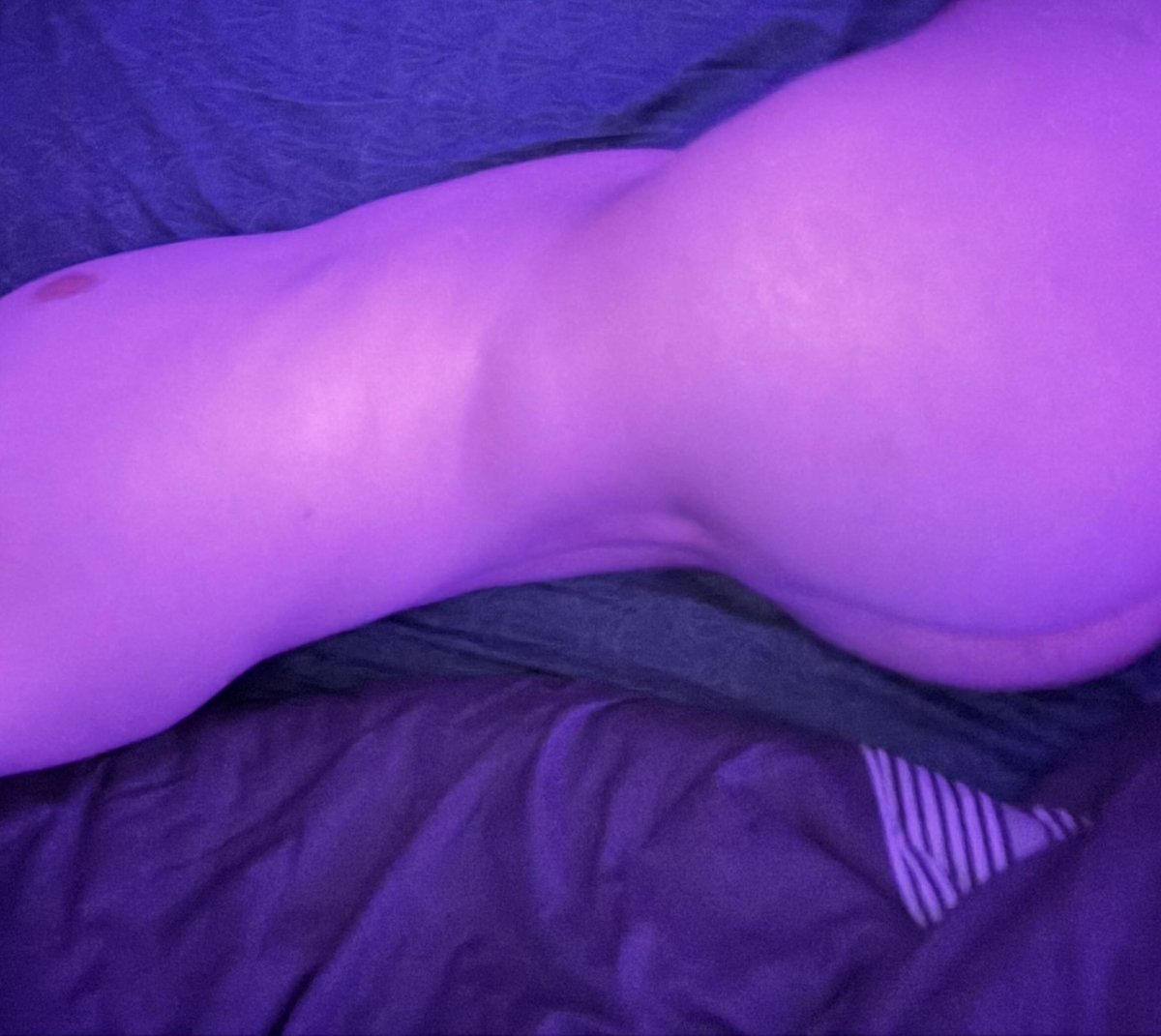 Je suis seul dans mon lit 😏

Rt si tu veux me rejoindre dans mon lit 🤤