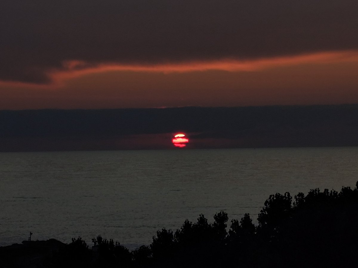 Así se despide este domingo de tiempo tan revuelto...🙂🙃 al ladito de la Torre de Hércules #coruña