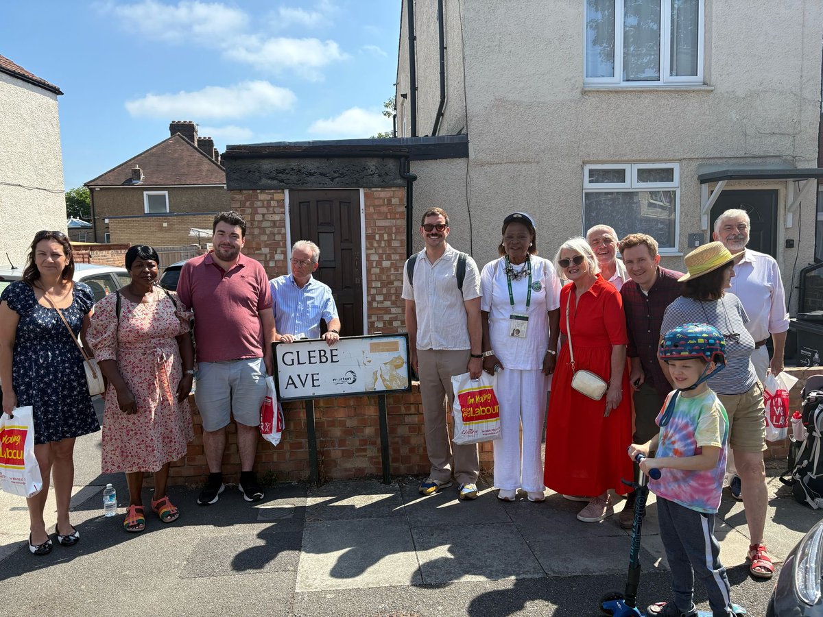 Siobhain_Mc's tweet image. The heat may have been cracking the flags but that didn’t stop @MMLabour! We were out as usual knocking on doors! Heat exhaustion avoided in all cases!