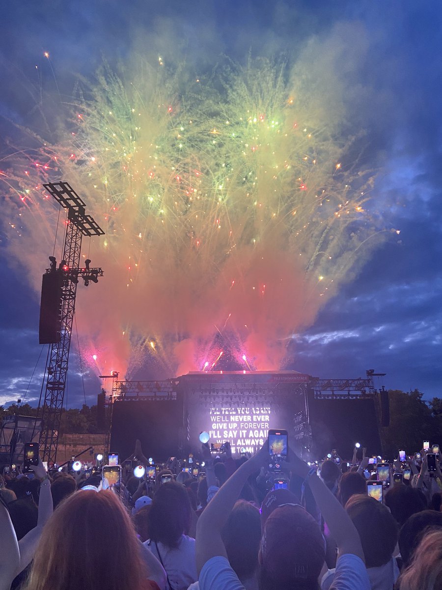 evanvrmnd's tweet photo. My view at the end 💜#HOBIPALOOZA2025 https://t.co/DIPF35X8x1