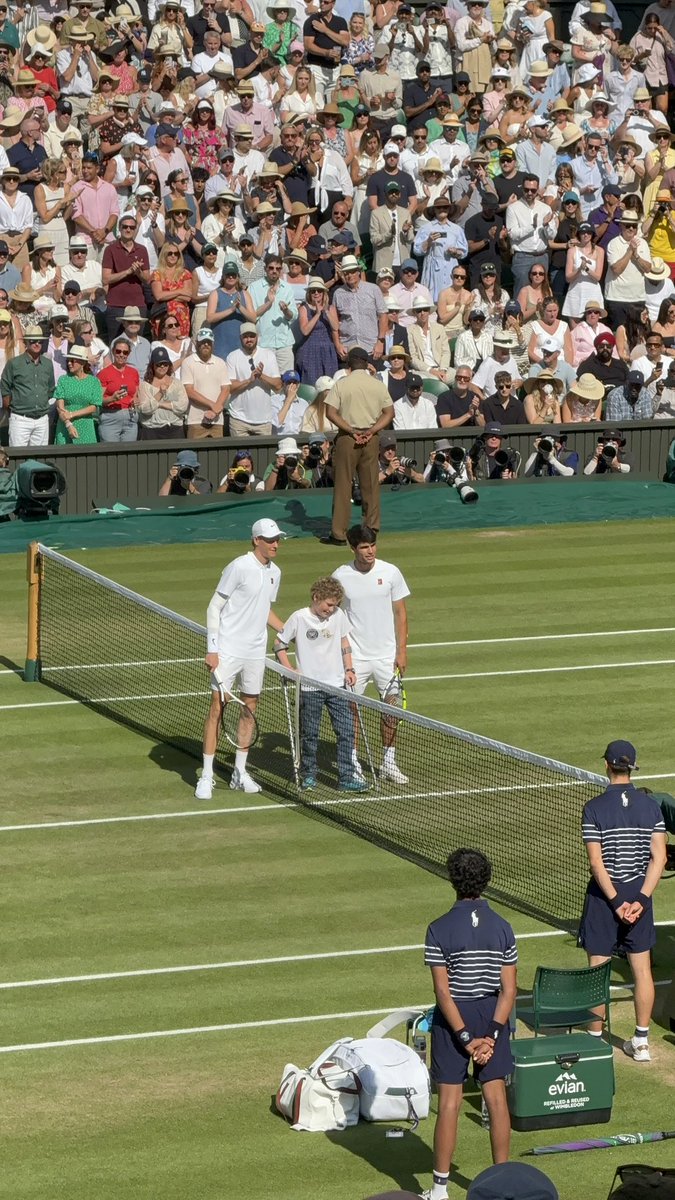 junctionelitefc's tweet image. Wow 🤯. Lost for words 🥹
Tears of joy & a moment we will never forget.
Thank you @WimbledonFdn for choosing us as Charity of Choice for 2025 🎾💙🩵
