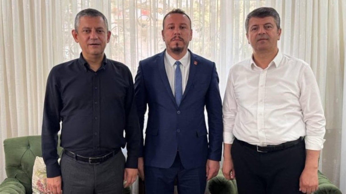 Adıyaman Belediyesi’nin Yeniden Refah Partili Meclis Üyesi Halil İzci, Abdurrahman Tutdere'nin ev hapsine tepki göstererek CHP'ye geçti.
