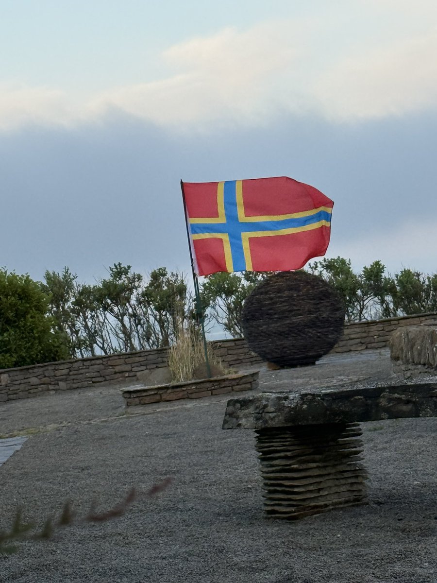 little_nog's tweet photo. @gate17marco Looks like I’m going to have to nip out at halftime and put the right flag up in the garden! #orkneyblues https://t.co/3x4qEo9fRL