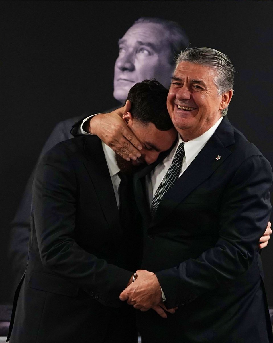 Beşiktaş küllerinden doğmuştur. 

Klasik yönetim bahaneleri; 

Gitmiyorlar - Limit  yok -  eşi ikna olmuyor vb bahanelere sığınmadı. 

Gitti Orkun’u aldı geldi, yarın kampa götürecek Salı günü kanat oyuncusuna gidecek. 

Serdal Adalı tarihi başkanlık dersi veriyor.