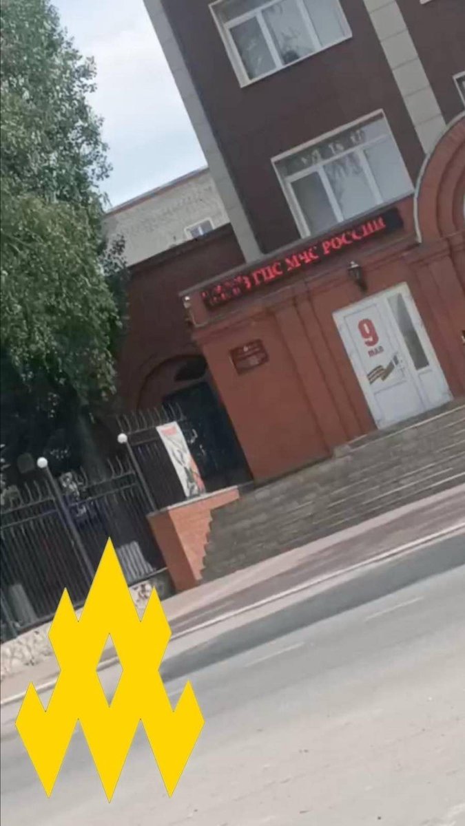 atesh_eng's tweet image. ❗️Employees of the Voronezh EMERCOM institute are being forced to guard military sites and sign army contracts. Families report pressure and exposure to risk. Local air defense is absent — and these sites are legitimate targets.
#Voronezh #RussianUkrainianWar