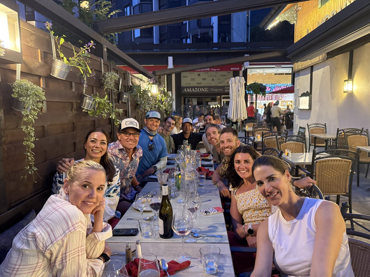 kempsuper9's tweet image. 125.72 miles &amp;amp; 40,906 ft. of ascent running, hiking &amp;amp; scrambling on the beautiful Tour Du Mont-Blanc around the Massif through 🇫🇷 🇮🇹🇨🇭- Incredible team effort with 22 fabulous humans via @diversi_fit fitness fam. Nothing better than doing hard things &amp;amp; coelevating with friends.