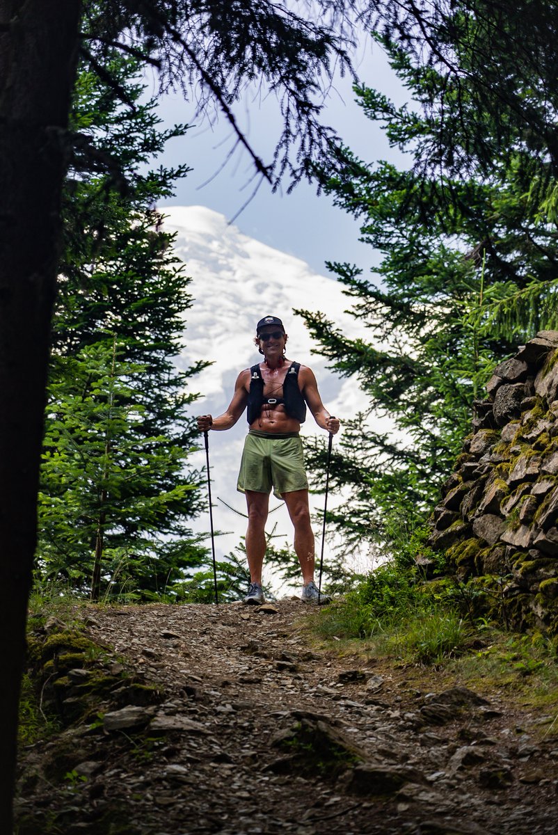 kempsuper9's tweet image. 125.72 miles &amp;amp; 40,906 ft. of ascent running, hiking &amp;amp; scrambling on the beautiful Tour Du Mont-Blanc around the Massif through 🇫🇷 🇮🇹🇨🇭- Incredible team effort with 22 fabulous humans via @diversi_fit fitness fam. Nothing better than doing hard things &amp;amp; coelevating with friends.