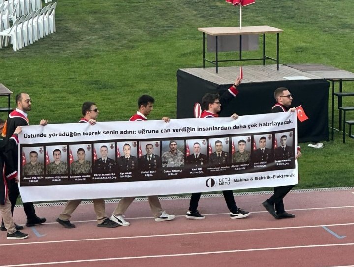 Hosman38 (@hosm3838) on Twitter photo Bastığın yerleri “toprak” diyerek geçme, tanı, Düşün altındaki binlerce kefensiz yatanı. Sen şehit oğlusun, incitme, yazıktır atanı, Verme, dünyaları alsan da bu cennet vatanı.
#ODTÜ Bastığın yerleri “toprak” diyerek geçme, tanı, Düşün altındaki binlerce kefensiz yatanı. Sen şehit oğlusun, incitme, yazıktır atanı, Verme, dünyaları alsan da bu cennet vatanı.
#ODTÜ