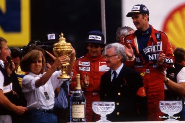 c7carl's tweet image. 39 years ago my favourite @WilliamsRacing photograph was taken.
Ginny Williams taking the winners trophy for “Team Willy” on the same weekend that Frank briefly returned to the paddock for the first time since his accident.
I was @Brands_Hatch that day and it was amazing 💙