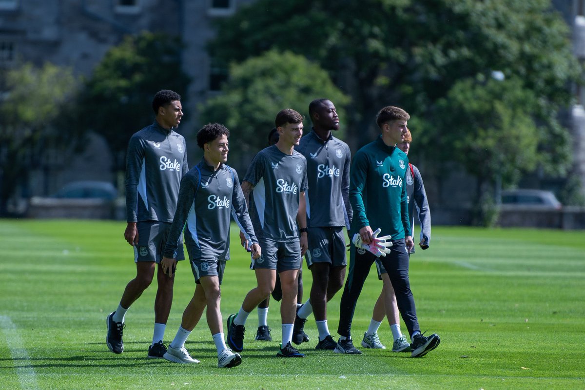 EFCacademy_'s tweet image. 馃憦Great seeing some of the young lads training with the first team
