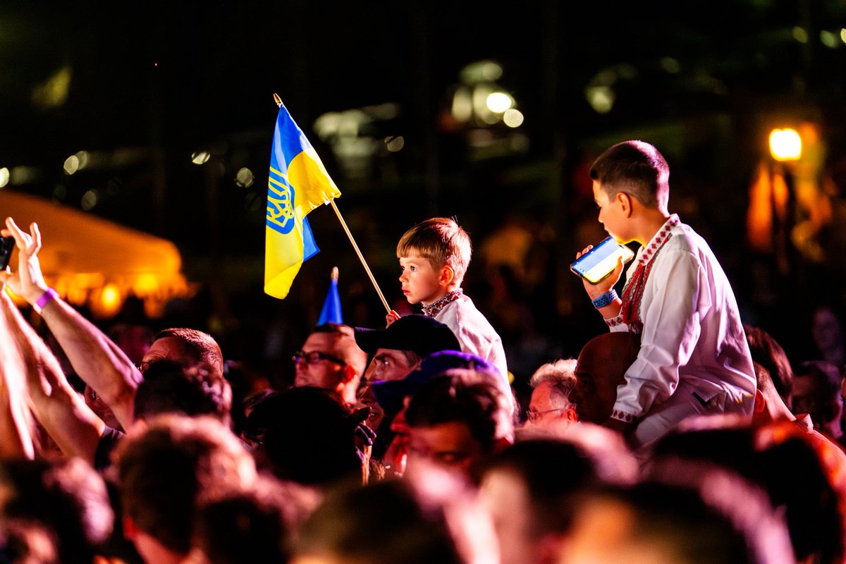 12.07.2025, Нью-Йорк, Souyuzivka Ukrainian Festival

Свої. 
Ми збираємо своїх по всьому світу.
І це завжди про підтримку, обмін енергією та спільну корисну справу.
Відіграли великий концерт, зібрали вагому суму на «Магури».
Їдемо далі!