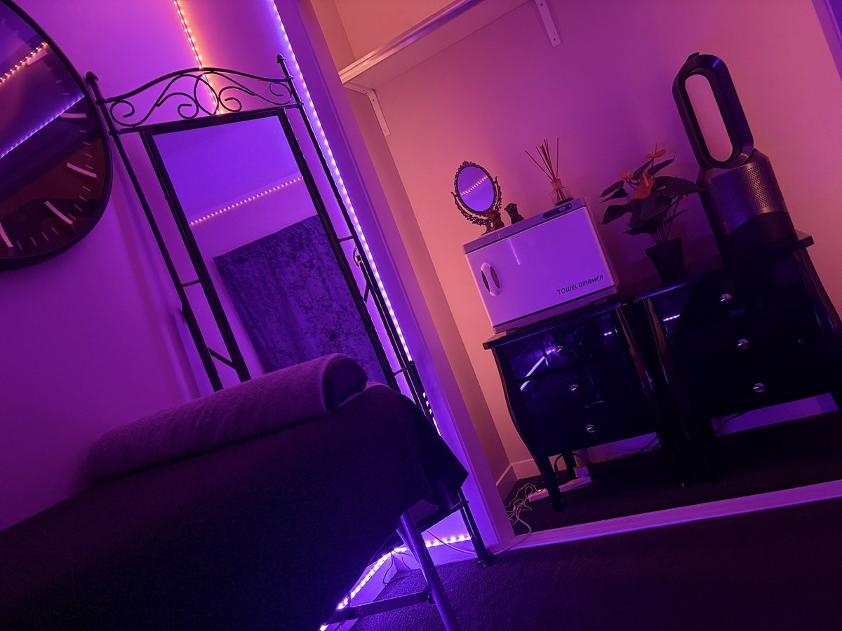 Colour scheme reminds me of a sunset 

🧡🧡 Rooms available for hire for adult industry providers 🧡🧡

scarlettssecret.co.nz