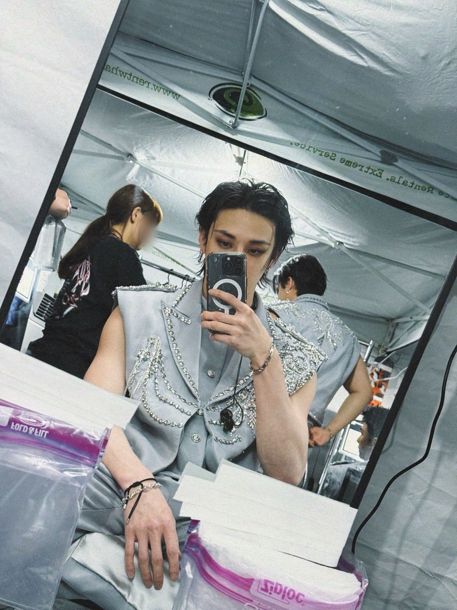 🐺💭

"T/n
Ya no te voy a mandar más selfies
Está bien?"

Procede a mandar selfies 😼

🐸~