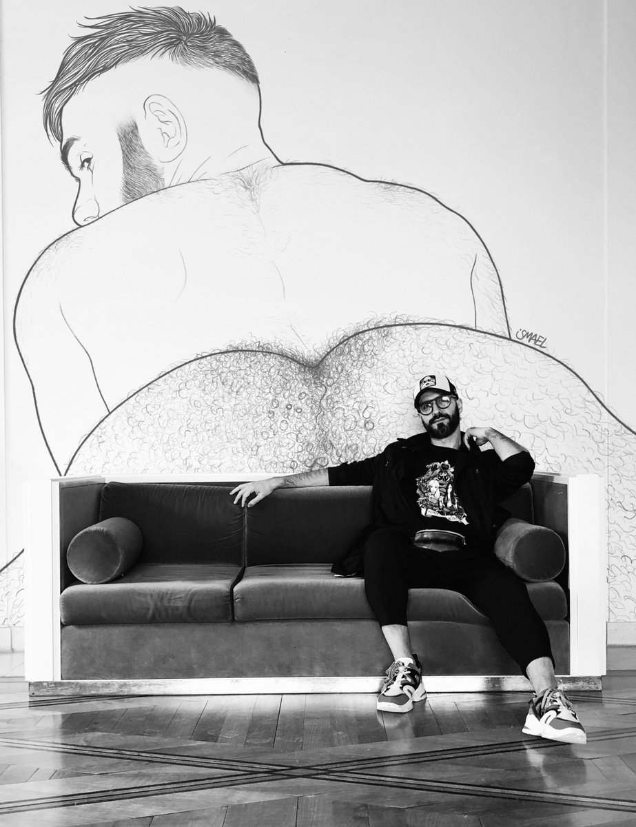 “Me muerdes y me mojas, me depredas, y al transpirar en mí tus sensaciones, tus dedos rompen vagas convicciones y en las nuevas fisuras te me quedas”.

Estoy pensando hacer #prints con esta obra que hice, ¿os gustaría? Vendría sin censura, claro 🤣🍑✨

#PhotoRemember 🖤

#art