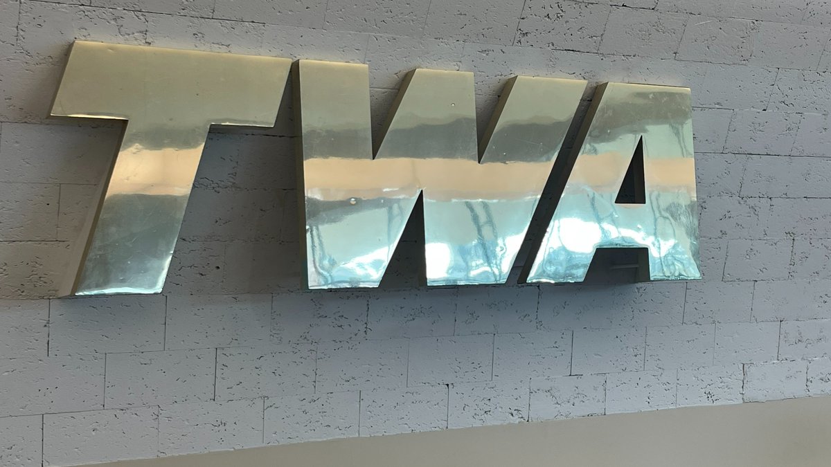 Yogui_Bear's tweet image. #TalDíaComoHoyHace 100 años (13/7/1925) se fundaba la TWA.
Originalmente como Western Airlines, en 1930 se fusionó con Transcontinental Air Transport para convertirse en Transcontinental and Western Air (TWA).
#TWA