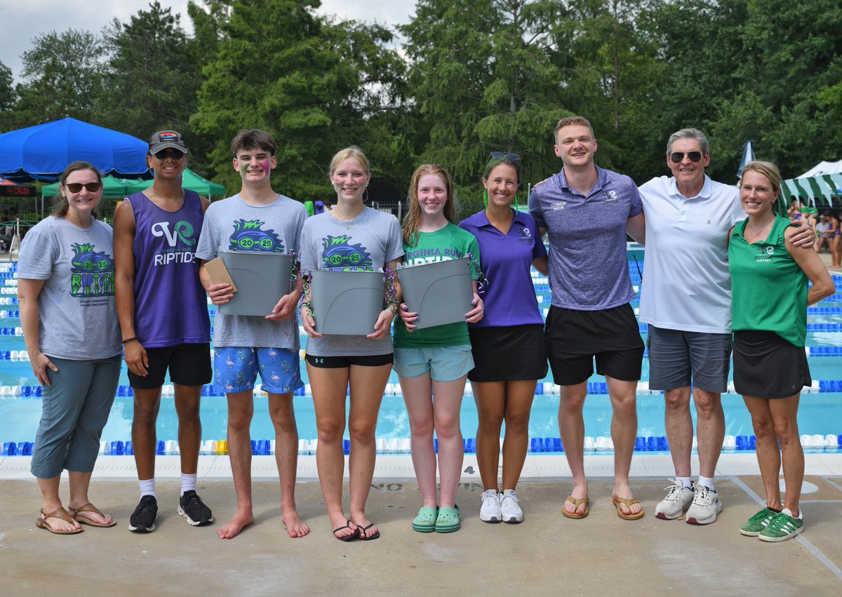 Thank you Riptide seniors for all you’ve done for the team! We will miss you!!! 💜💚