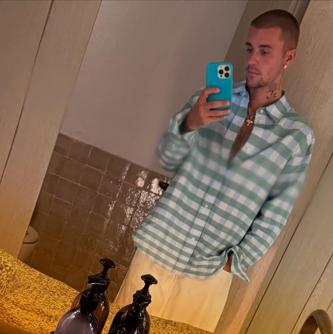 Justin Bieber stuns in new photo.