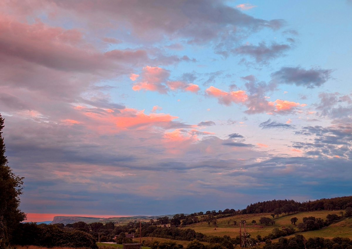 Anne Kelly ⛔NO DMs⛔ 🌻 🇺🇦 💞 (@annlizkelly) on Twitter photo Sunset calm before the thunderstorm possibly. <a href="/deric_tv/">Deric</a> <a href="/R_Faragher/">Rick Faragher</a> <a href="/linzilima/">Linzi Lima</a> <a href="/bbcweather/">BBC Weather</a> <a href="/DiscoverNI/">Northern Ireland</a> <a href="/LoveBallymena/">Love Ballymena</a> <a href="/WeatherCee/">Cecilia Daly</a> <a href="/Louise_utv/">Louise Small</a> <a href="/WeatherAisling/">Aisling Creevey</a> <a href="/barrabest/">Barra Best</a> <a href="/Ailser99/">Aileen Moynagh</a> <a href="/EventsCauseway/">Causeway Coast & Glens Events</a> <a href="/angie_weather/">angie phillips</a> <a href="/geoff_maskell/">Geoff Maskell</a> <a href="/organicbotanic/">Sue McBean - @organicbotanic.bsky.social</a> <a href="/Schafernaker/">Tomasz Schafernaker</a> <a href="/Ali_Totten/">Ali Totten</a> Sunset calm before the thunderstorm possibly. <a href="/deric_tv/">Deric</a> <a href="/R_Faragher/">Rick Faragher</a> <a href="/linzilima/">Linzi Lima</a> <a href="/bbcweather/">BBC Weather</a> <a href="/DiscoverNI/">Northern Ireland</a> <a href="/LoveBallymena/">Love Ballymena</a> <a href="/WeatherCee/">Cecilia Daly</a> <a href="/Louise_utv/">Louise Small</a> <a href="/WeatherAisling/">Aisling Creevey</a> <a href="/barrabest/">Barra Best</a> <a href="/Ailser99/">Aileen Moynagh</a> <a href="/EventsCauseway/">Causeway Coast & Glens Events</a> <a href="/angie_weather/">angie phillips</a> <a href="/geoff_maskell/">Geoff Maskell</a> <a href="/organicbotanic/">Sue McBean - @organicbotanic.bsky.social</a> <a href="/Schafernaker/">Tomasz Schafernaker</a> <a href="/Ali_Totten/">Ali Totten</a>