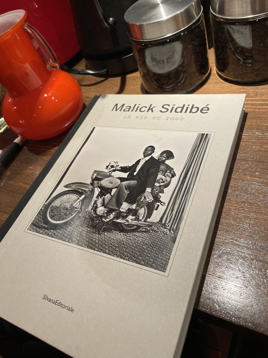 むちゃくちゃいい写真集……。
8月8日（金）の中村隆之さん＆後藤護さんによるブーザンゴ夜会が楽しみすぎる……。
ぜひ！！
bousingot.com/info/soiree/n9…