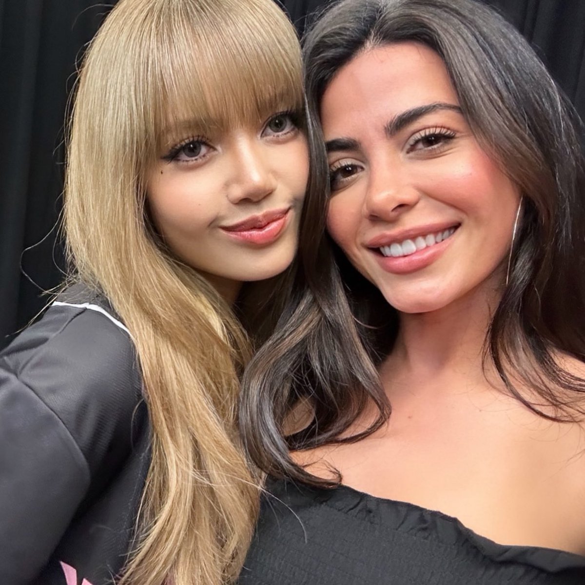 #LISA with american actress Emeraude toubia

LISA CHARMS SOFI STADIUM
#DEADLINEinLA_LISA