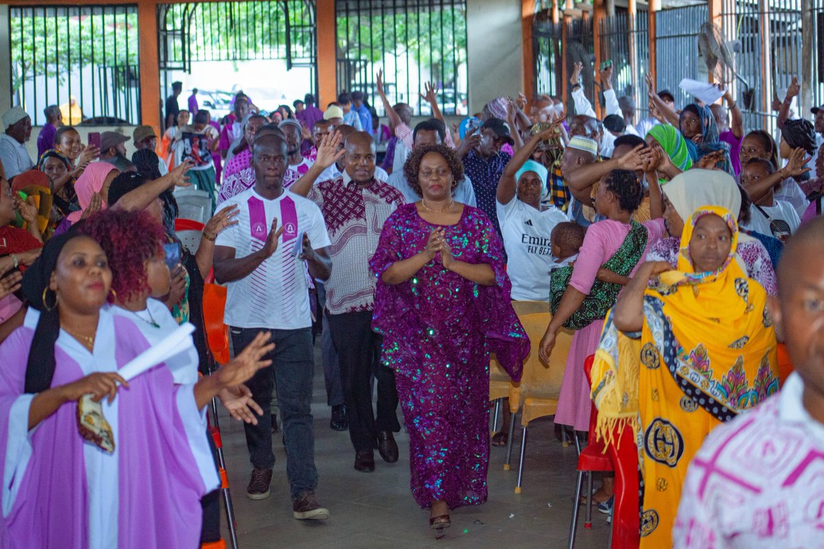 Hivi ndivyo alivyopokelewa KC <a href="/SemuDorothy/">Dorothy Semu</a> 

Oktoba #LindaKura
#MuhuniHasusiwi