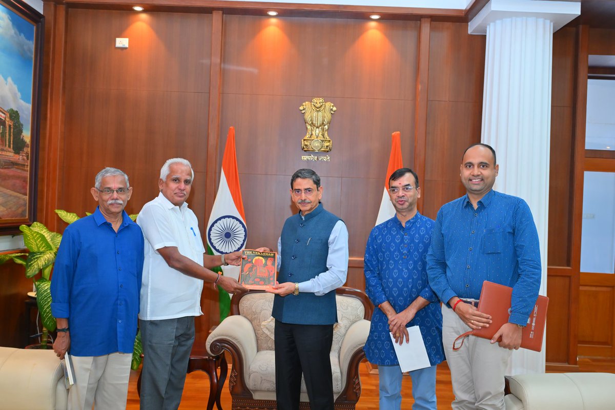 Presented ' The Verandah - Special Commemorative Issue' to the Hon'ble Governer of Tamil Nadu with <a href="/jaggu916/">Jagannathan</a> and friends, Chennai. <a href="/theverandahclub/">The Verandah Club</a> <a href="/SaravanaKumar_N/">Saravana Kumar N</a>