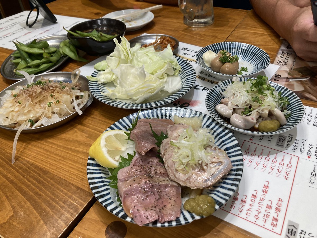 nerenainen's tweet image. 勝手に祝勝会して飲んだくれて帰宅
怪我してる右パンチはヒィィッてひやひやしたけどローキックの嵐で完封
安心した、みんなそろって安心したーって言ってた
ヒーローインタビューもカッコよかった