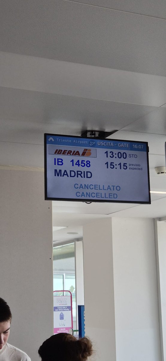 sergidia's tweet photo. @Iberia estamos tirados aquí en Trieste sin explicación alguna, niños y gente mayor…
Un poco de consideración 😒 https://t.co/HQIzBoAtn5