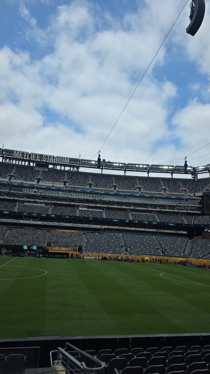 You guys think the president knows about Legends and Dokkan? Ha ha