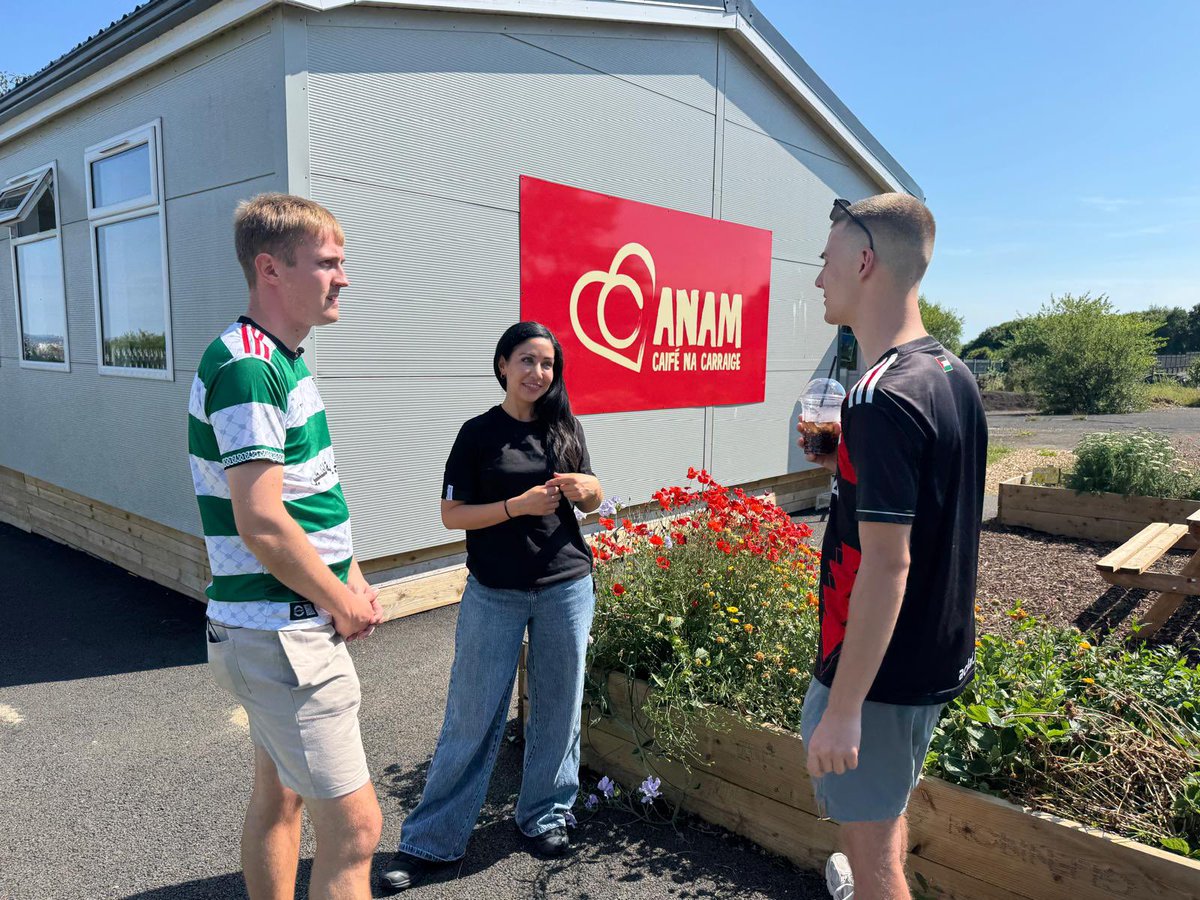 We gave a big Irish welcome to Dena Takruri and the Al Jazeera team while they were recording for their story on the Irish language, Decolonisation &amp; Palestinian Solidarity including here in Anam &amp; Glór na Móna✊🏽🅾️🇵🇸