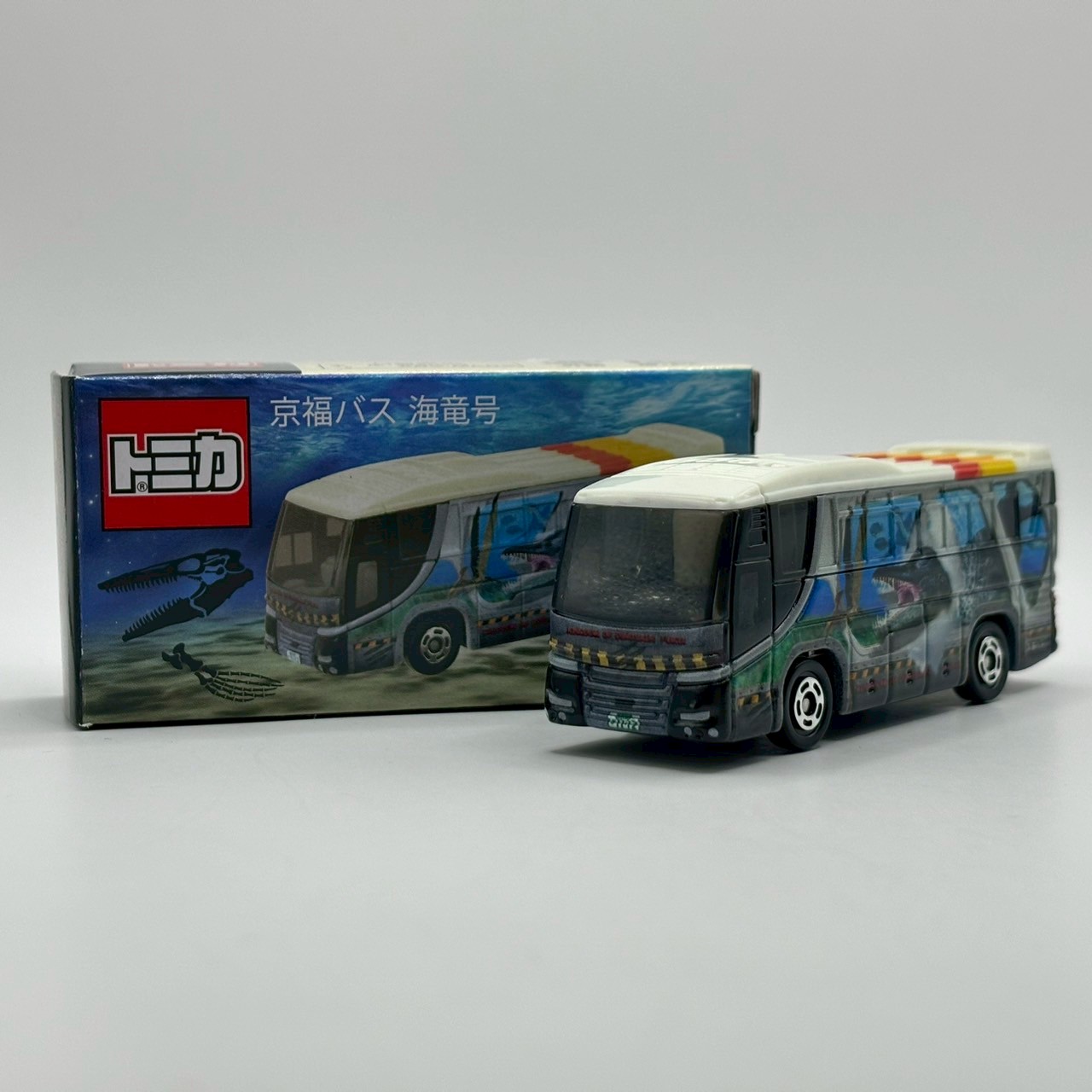 トミカ ミニカー　 京浜バス 海竜号 & ティラノサウルスレックス (ロボット) 新商品情報】恐竜運搬車 ティラノサウルス・レックス(ロボット