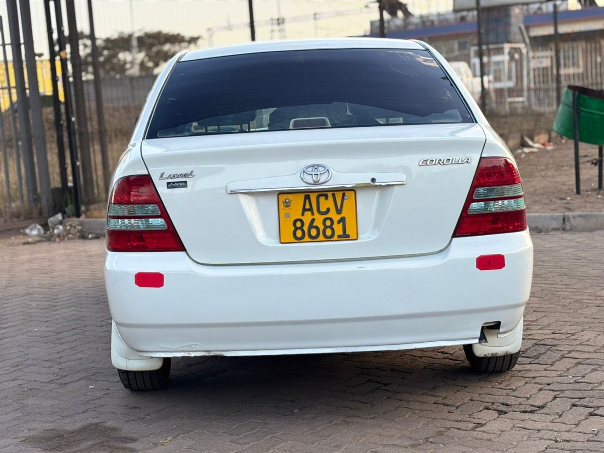 Toyota Corolla bubble 
Clean zvekudarooo 
Zero issues 
No respray 
Smooth drive
$6000 slightly negotiable
Call or app +263784984104