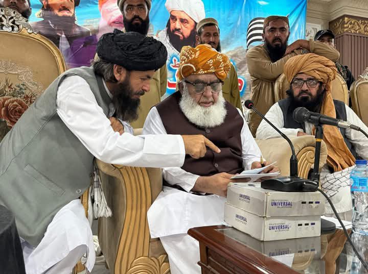 ابابیل (@arbabkasho) on Twitter photo Under Leadershiip of <a href="/MoulanaOfficial/">Maulana Fazl-ur-Rehman</a> we stands with people of fata
#قبائل_امن_جرگہ Under Leadershiip of <a href="/MoulanaOfficial/">Maulana Fazl-ur-Rehman</a> we stands with people of fata
#قبائل_امن_جرگہ