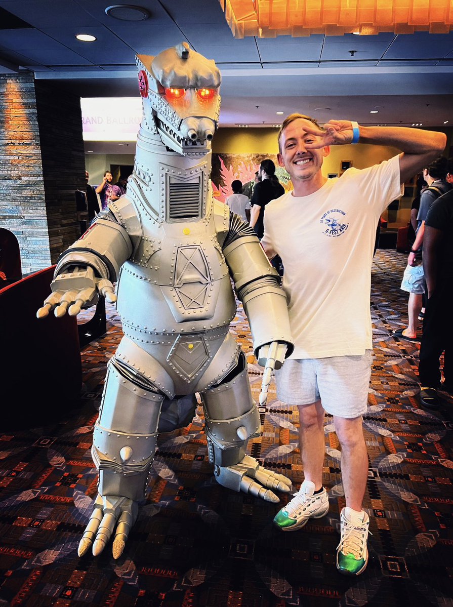 PerchXLV's tweet image. Today is a day of Celebration for Godzilla!
The 30th year of #GFest in Chicago and I couldn’t be more grateful to be a part again!
今日はゴジラのお祝いの日!毎年シカゴで行われるこのお祭りに参加するのが楽しみです #gfest2025