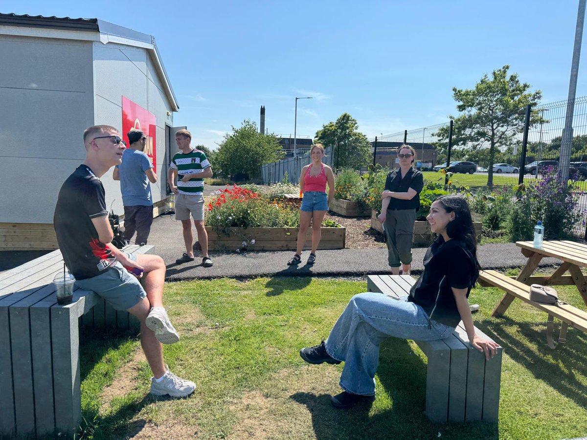 Chuir muid fáilte mhór roimh Dena Takruri agus foireann Al Jazeera agus iad ag taifead fá choinne an scéal s’acu ar an Ghaeilge, Díchoilíniú &amp; Dlúthpháirtíocht na Palaistíne anseo ag Anam &amp; Glór na Móna✊🏽🅾️🇵🇸