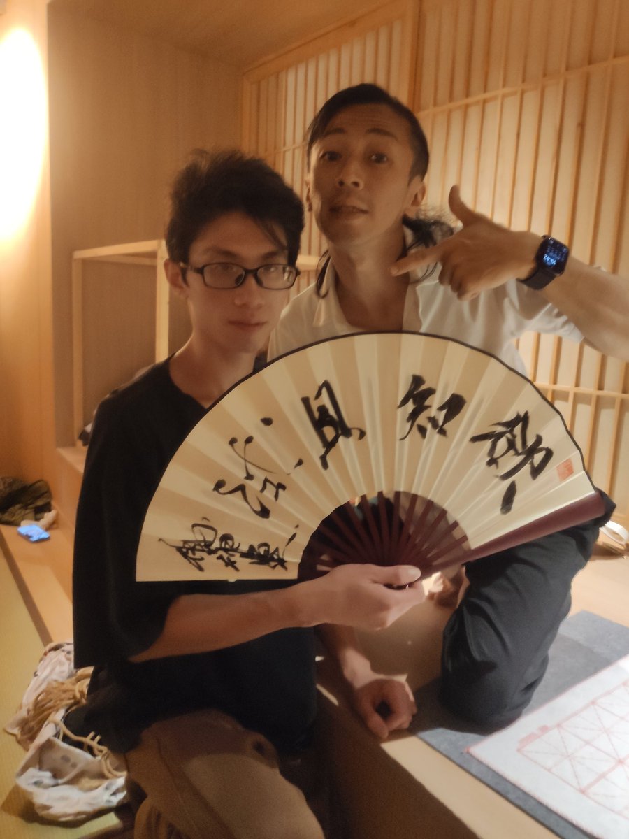 参加完鵺神蓮老师<a href="/bakushi518YR/">鵺神 蓮＠縛師</a>的教学和表演,课堂上的讲解生动又透彻，每个需要注意的细节都讲得超清楚，还有沙龙表演环节更是绝了，那种张力和感染力直接把氛围拉满， 狠狠的震撼到了我，能近距离感受这样的专业魅力，真的太值了！感谢815婆绳道<a href="/815poshengdao/">815婆绳道</a> 暗桃桃<a href="/darkpeachhhh/">暗桃桃</a>联合举办此次活动