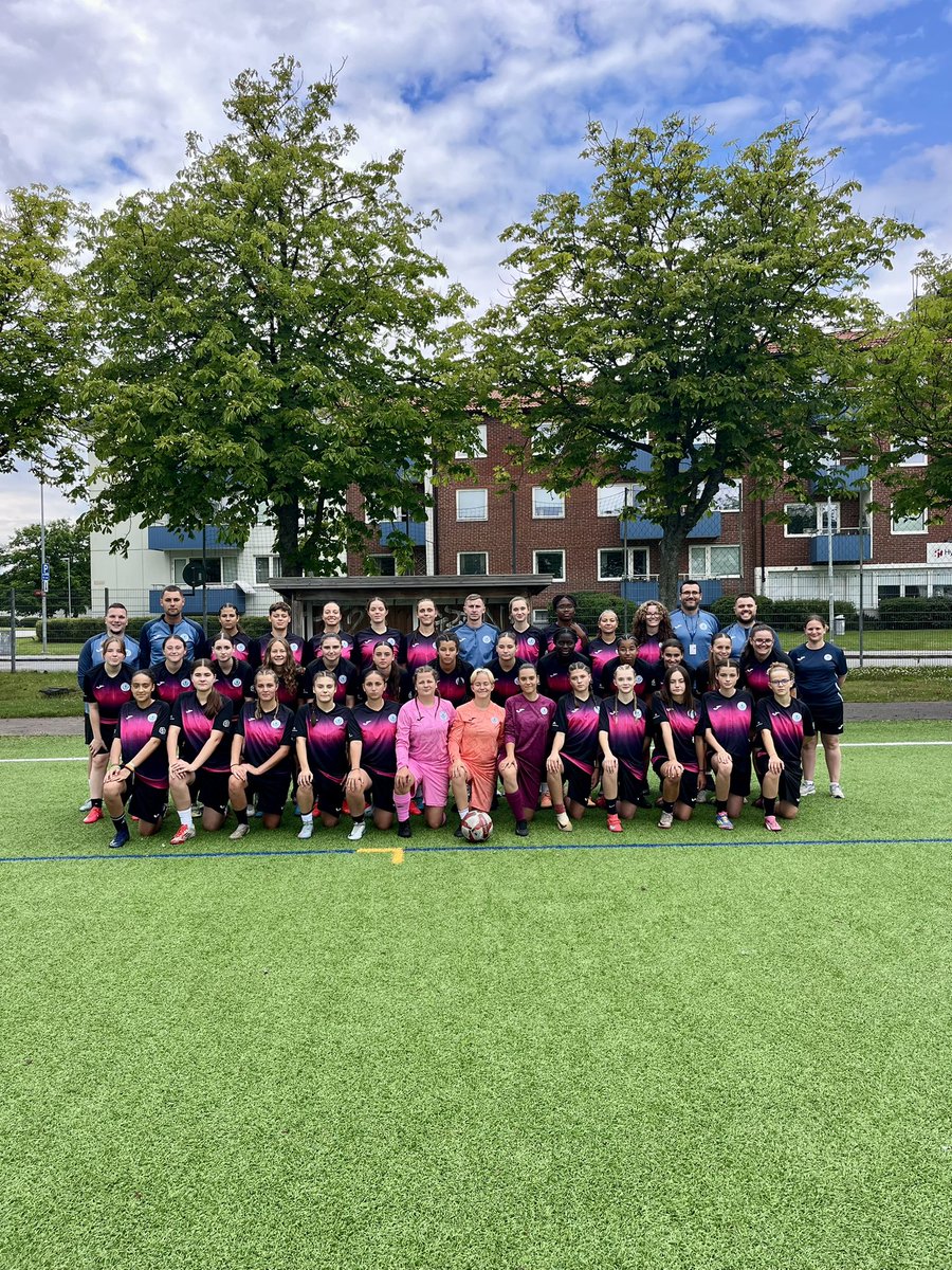 Arrivé à Göteborg, prêt pour la <a href="/Gothia_Cup/">Gothia Cup</a> 
Premier match de poule demain face au club suédois de Lilla Torg FF 💪🏼