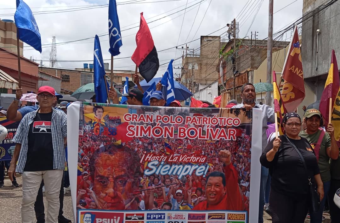 MRTSimonRodrig1's tweet photo. Con Alegría y Convicción  Revolucionaria  @MRTSimonRodrig1  acompaño a @AlbertoGagoPsuv  en inicio de campaña  junto al #GPPSB , demostrando cohesión y unidad politica de los revolucionarios 
#TupamaroEsPueblo
#VotaTupamaro
@NicolasMaduro 
@WBenavides_MRT https://t.co/T5kn5Jpap9