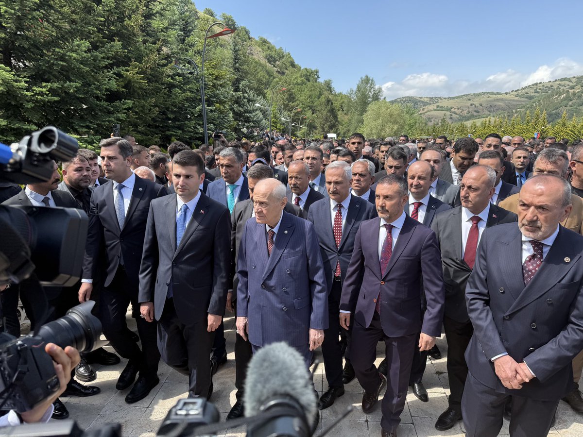 Seni satarsak şerefimizi satarız.

Türk gençliği Devlet Bahçeli’nin yanında

Terörsüz Türkiye!