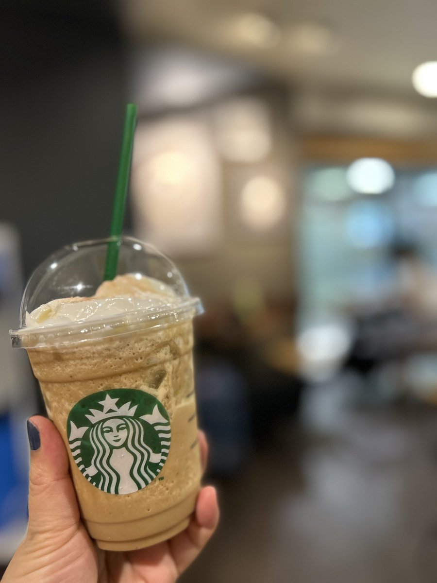 corida_corida's tweet photo. アールグレイのフルーツのつぶつぶのフラペチーノ
新大阪スタバ https://t.co/67R4y4uAem